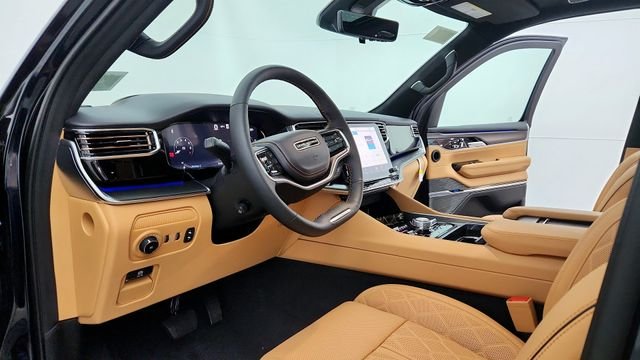 2025 Jeep Grand Wagoneer Series III - Photo 11