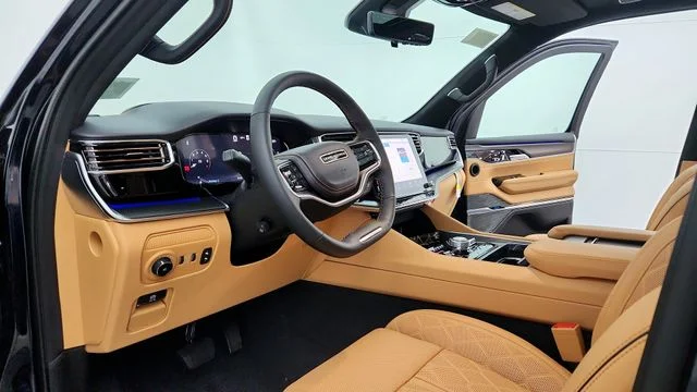 2025 Jeep Grand Wagoneer Series III - Photo 11