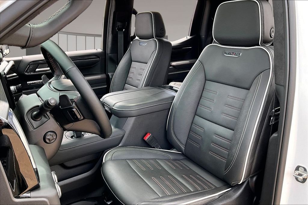 Used 2024 White GMC AT4X image 27