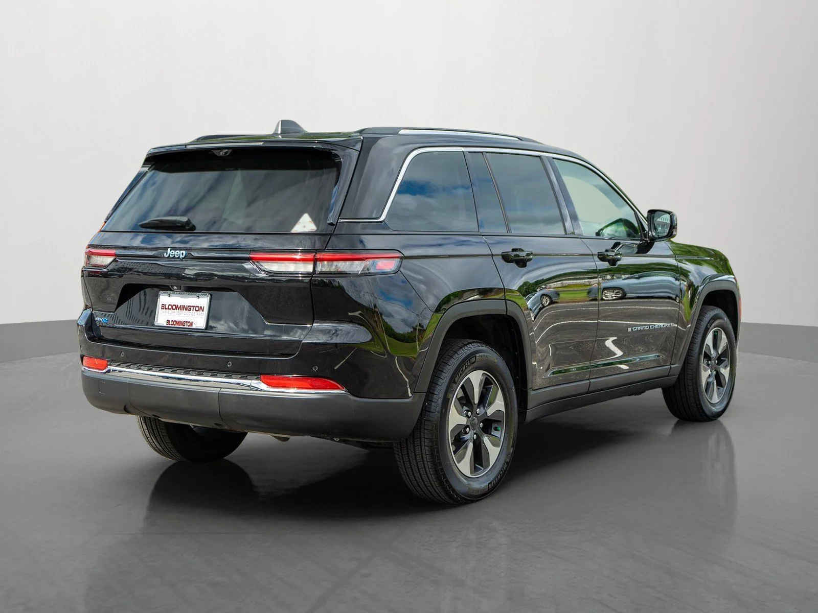 Used 2023 Diamond Black Crystal Pearlcoat Jeep 4xe image 7