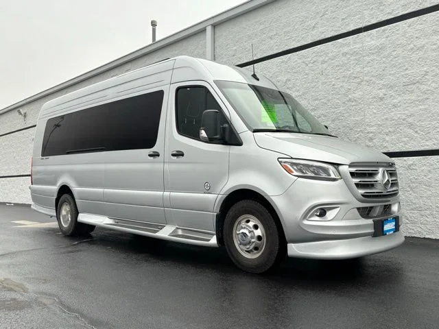 New 2026 Iridium Silver Mercedes-Benz Discovery Touring image 3