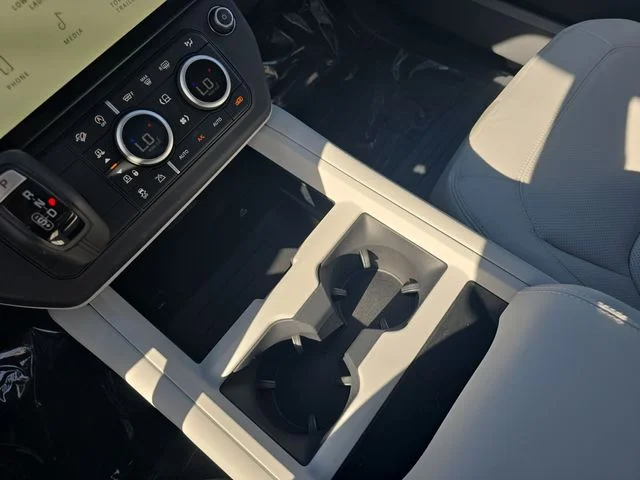 New 2026 Santorini Black Land Rover X-Dynamic SE image 18