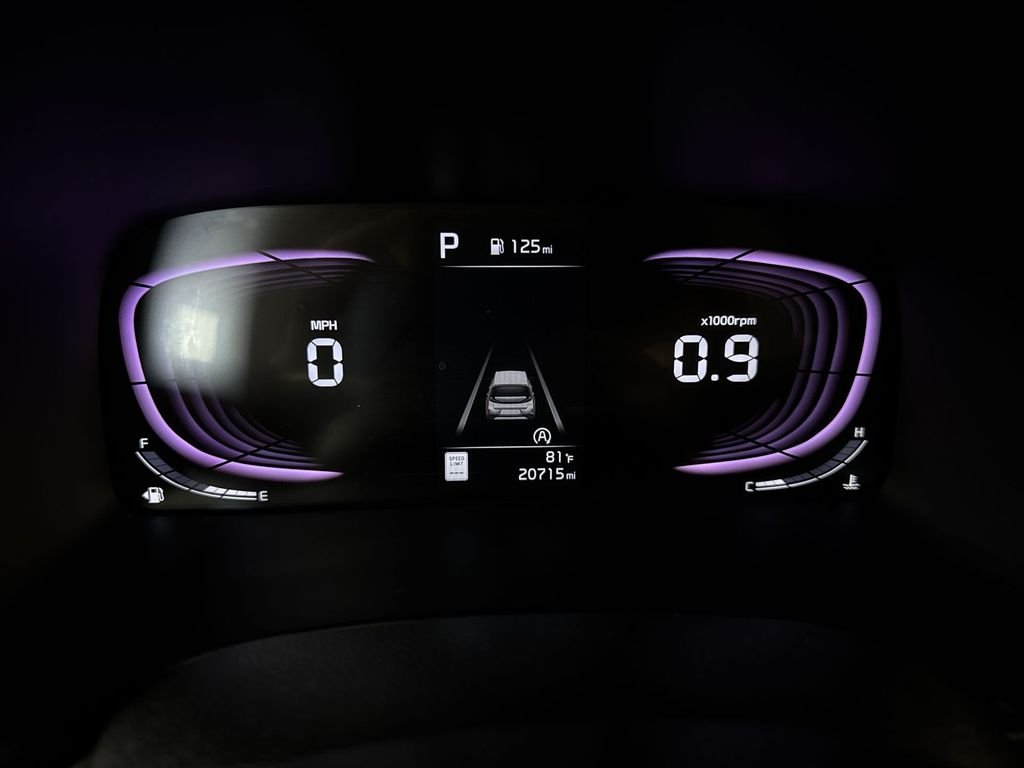 Used 2025  Kia LX image 21