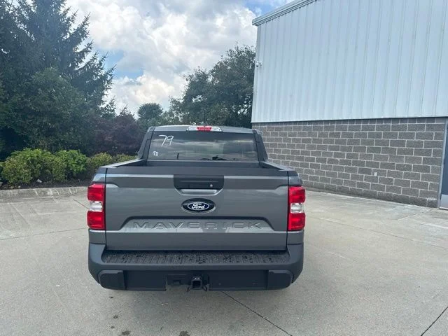 New 2026 Carbonized Gray Metallic Ford XLT image 5