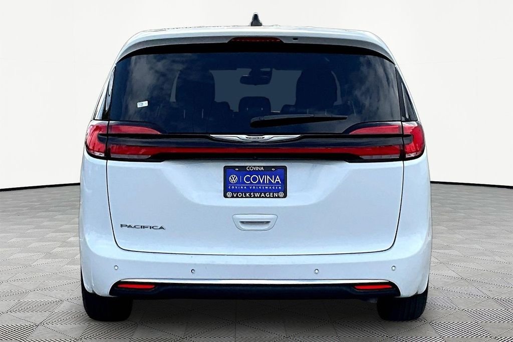 Used 2023 White Chrysler Touring L image 5