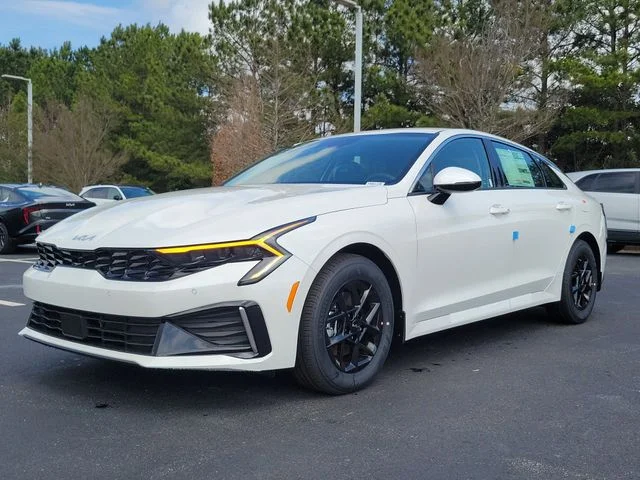 New 2026 Snow White Pearl Kia LXS FWD image 31