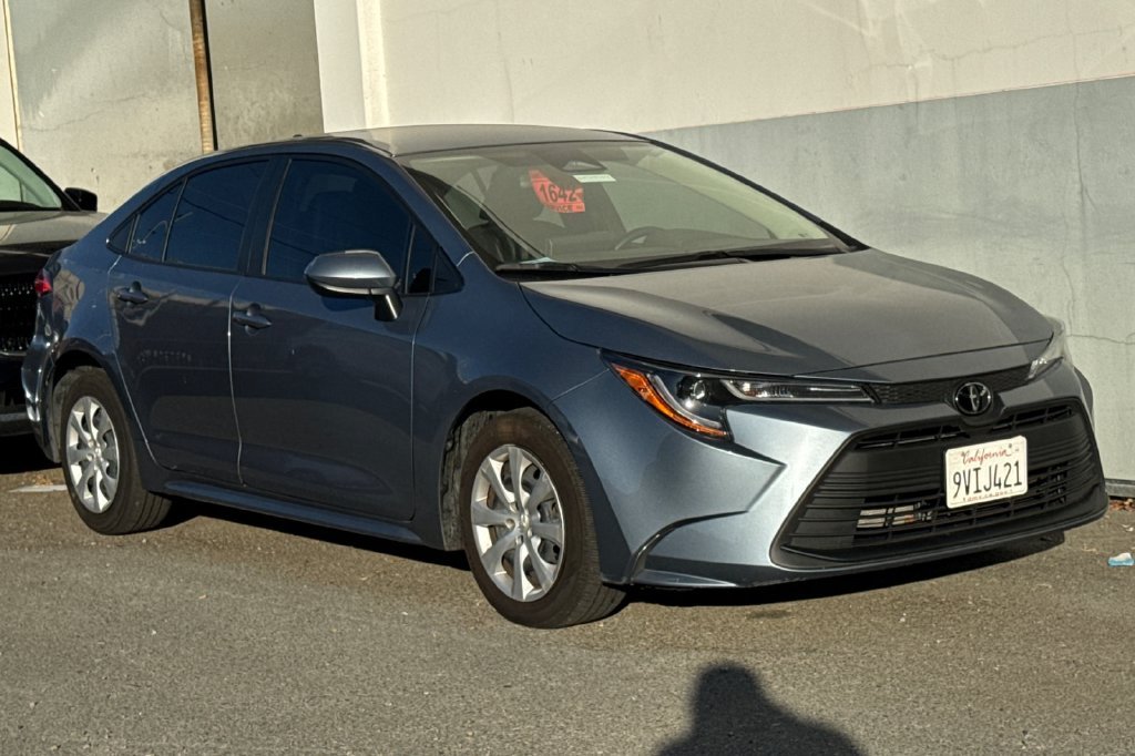 Used 2025  Toyota LE image 2