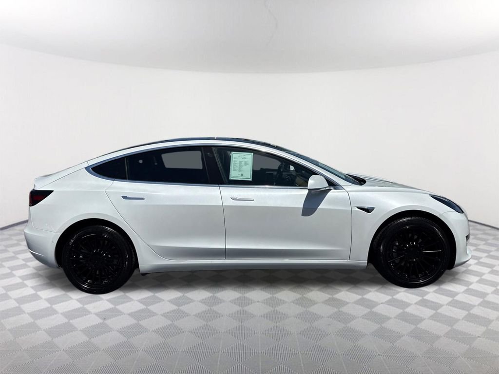 Used 2019 White Tesla Standard Range Plus image 3