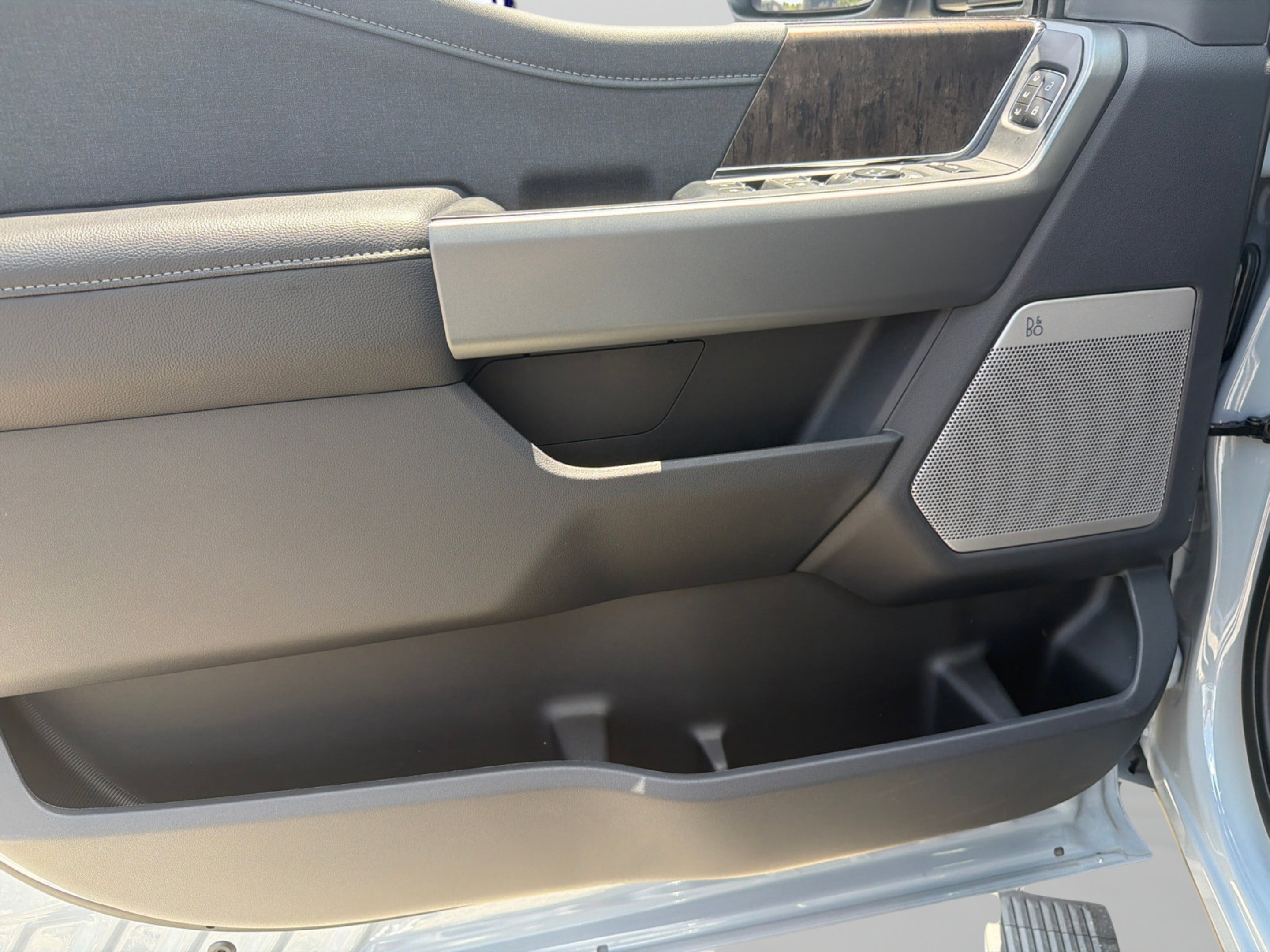 New 2026 Glacier Gray Metallic Tri-Coat Ford F-250® Lariat® image 20