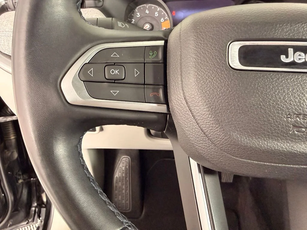 Used 2022 Black Jeep Latitude image 23