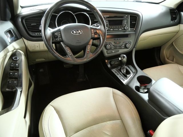 Used 2013 Red Kia EX image 4