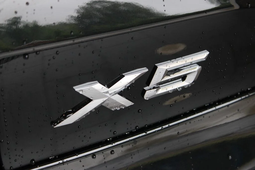 New 2026 Black Sapphire Metallic BMW xDrive40i image 32