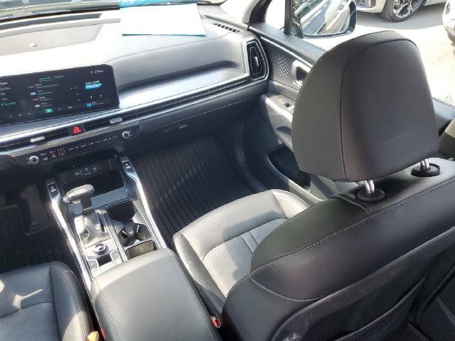 Certified Used 2025 Ebony Black Kia S image 10