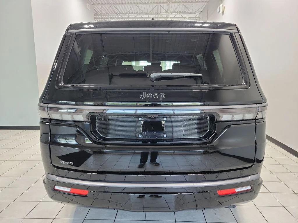 New 2026 High Gloss Black Exterior Paint Jeep Limited Altitude image 6