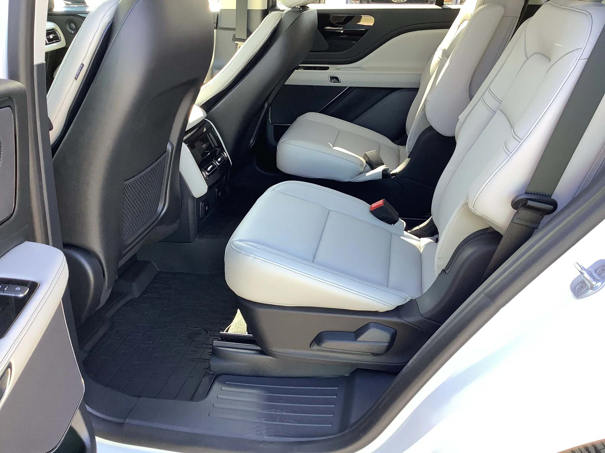 New 2027 Pristine White Metallic Tri-Coat Lincoln Premiere image 19