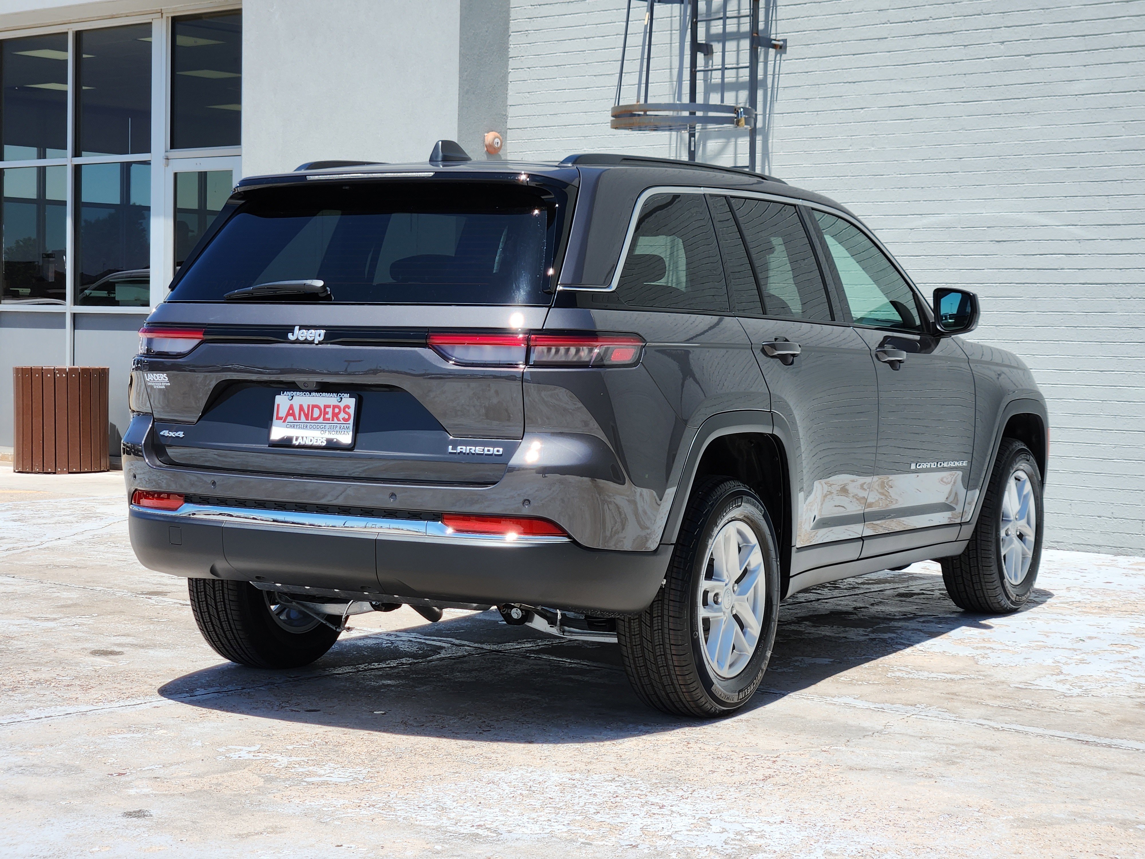 New 2026 Baltic Gray Metallic Clear-Coat Exterior Paint Jeep Laredo X image 4