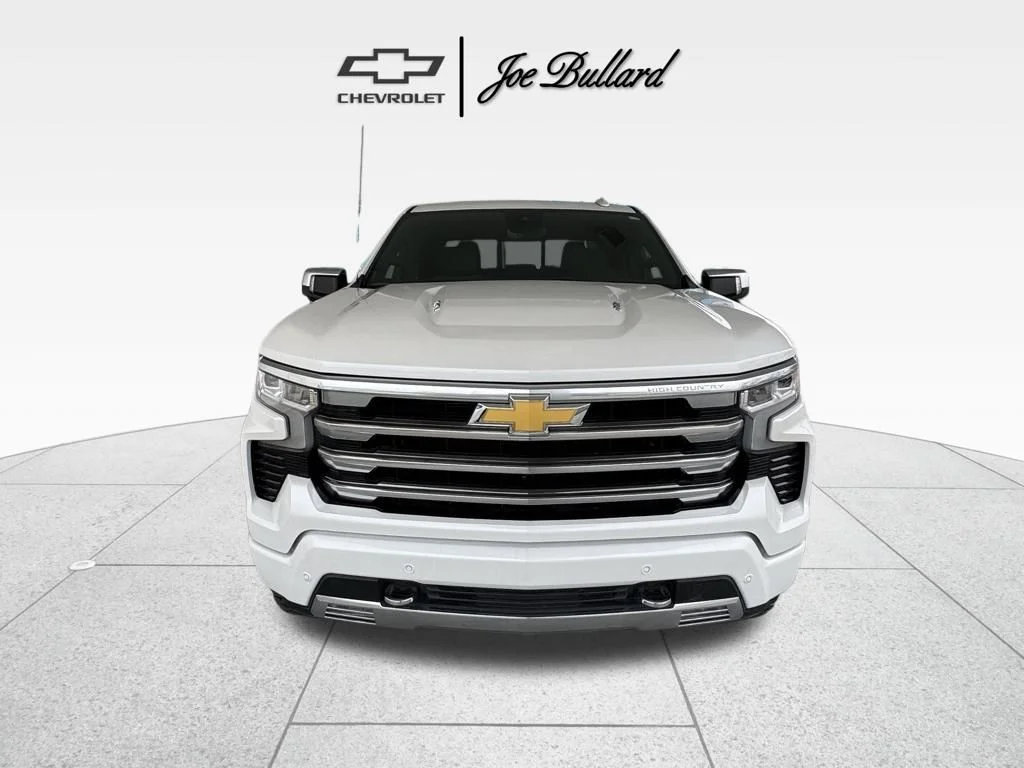 Used 2025 Beige Chevrolet High Country image 3