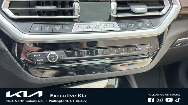 Used 2023 White BMW xDrive30i image 18