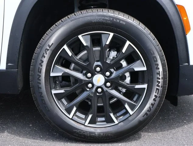 New 2026 Polar White Tricoat Chevrolet LT image 25