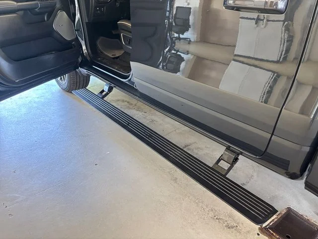 New 2027 Blue Ram Laramie image 17