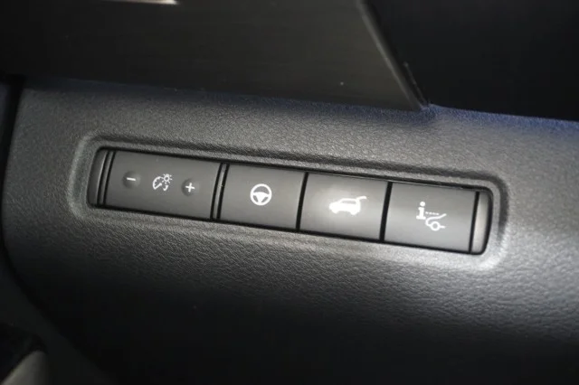 Used 2022 BLACK Nissan Platinum image 31