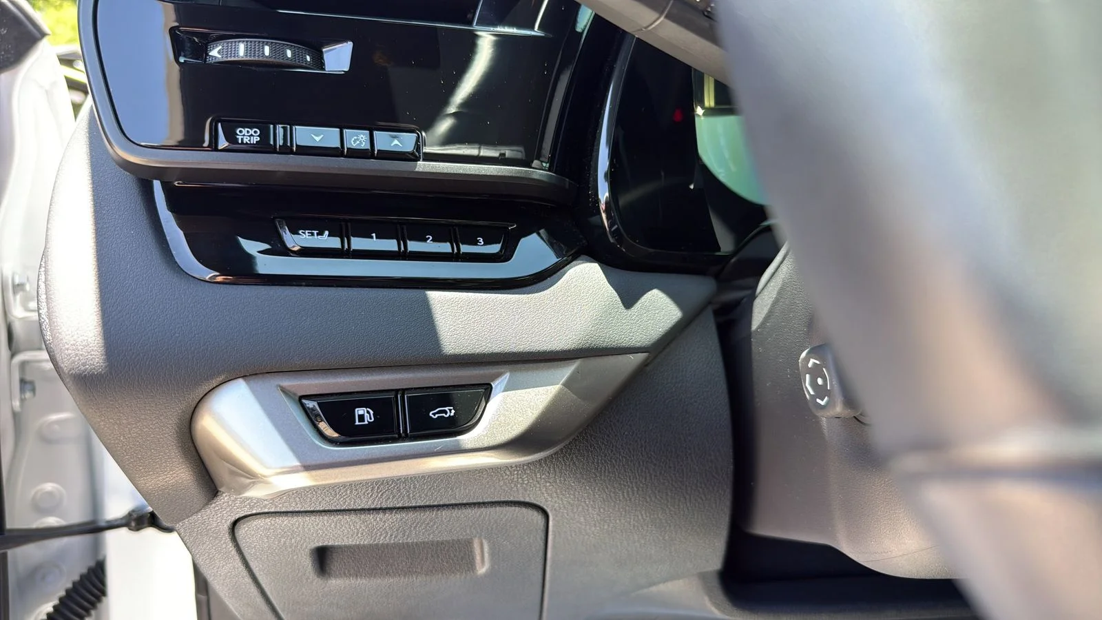 Used 2024 White Lexus 350h Luxury image 17