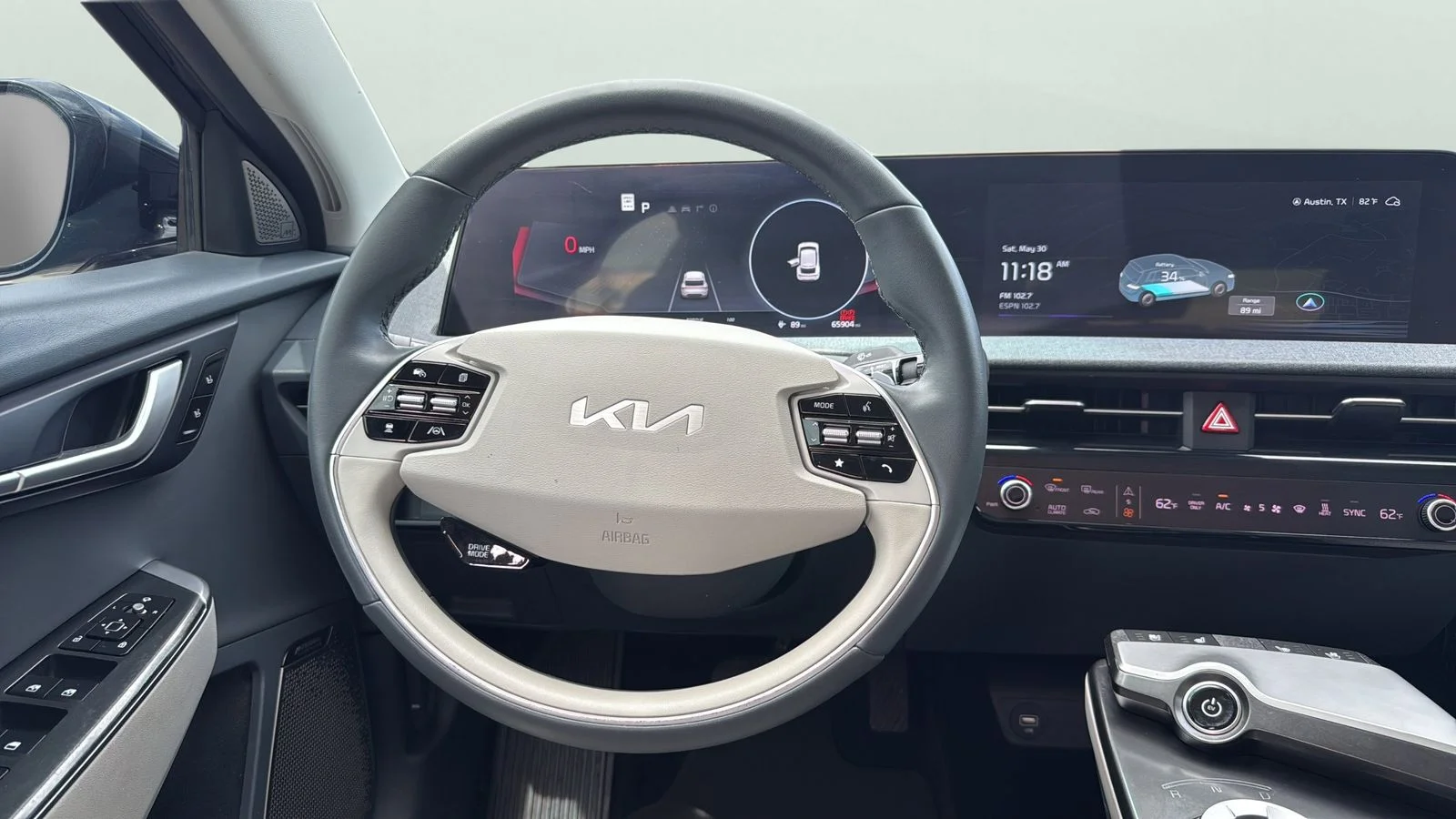 Used 2024 Black Kia Wind image 12