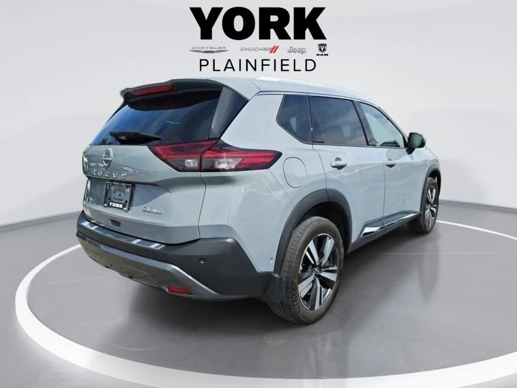 Used 2023 Gray Nissan SL image 5