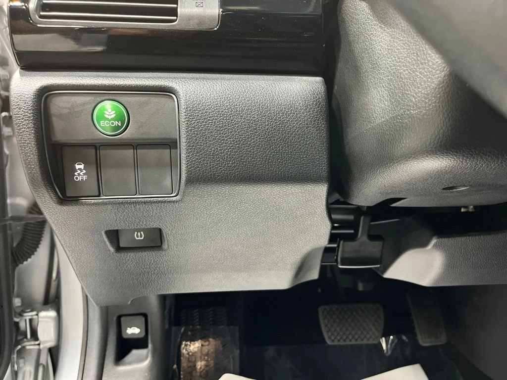 Certified Used 2016 Lunar Silver Metallic Honda LX image 13