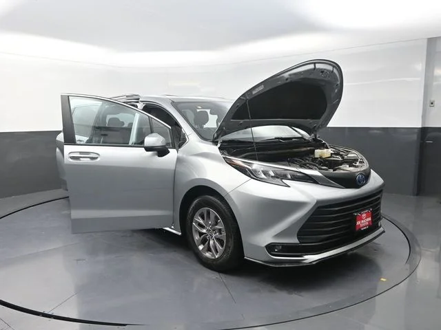 Used 2025 Silver Toyota XLE image 38