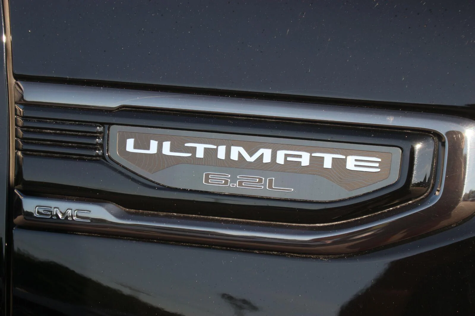 Used 2024 Onyx Black GMC Denali Ultimate image 10