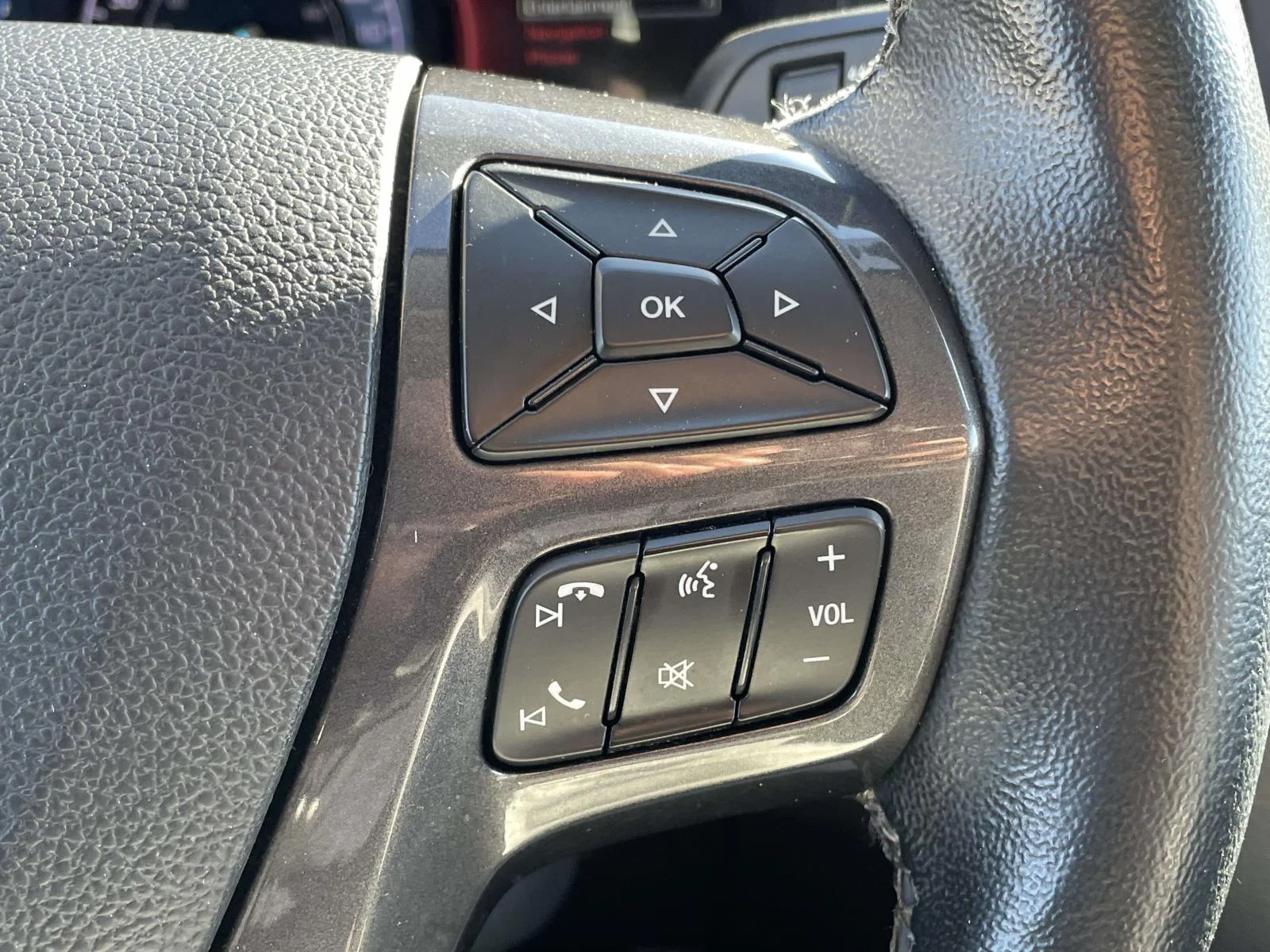 Used 2020 Rapid Red Metallic Tinted Clearcoat Ford LARIAT image 11