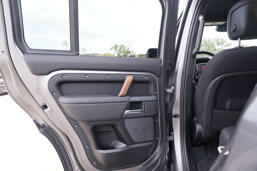 Used 2023 Gray Land Rover X image 29