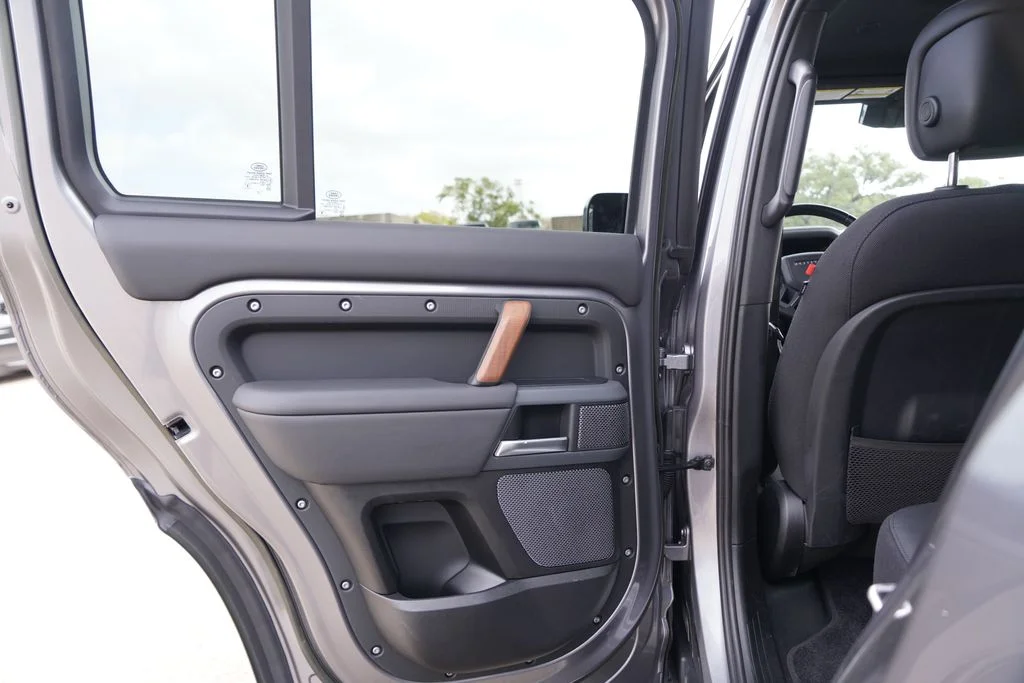 Used 2023 Gray Land Rover X image 29