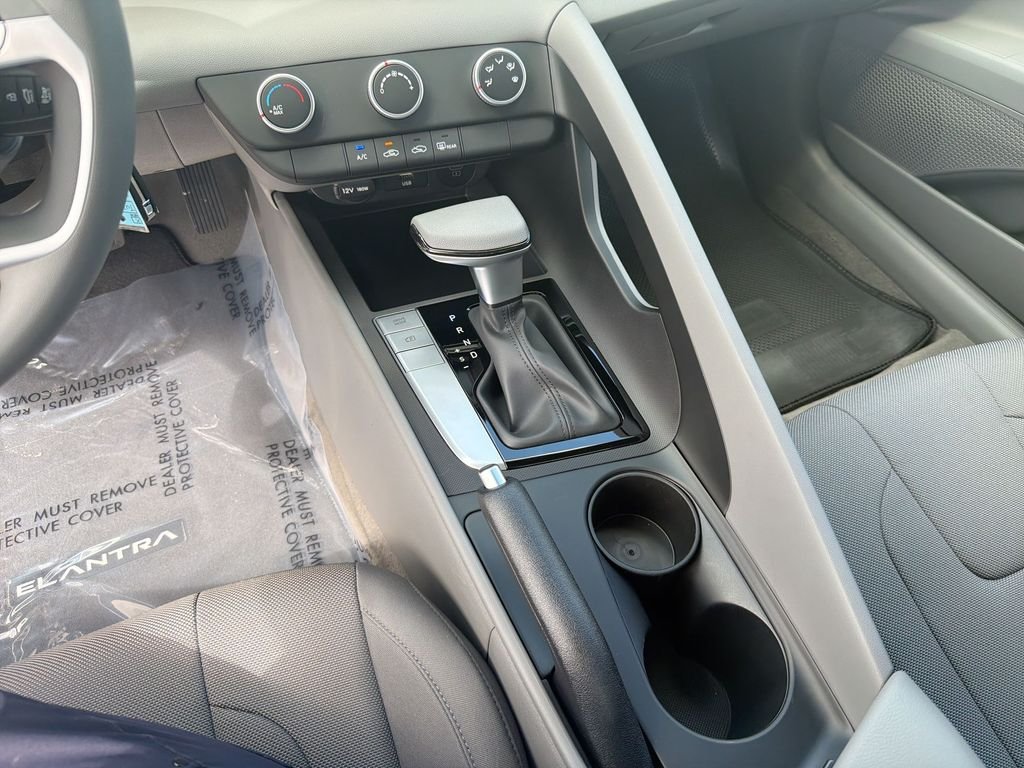 New 2026 Black Hyundai SE image 18