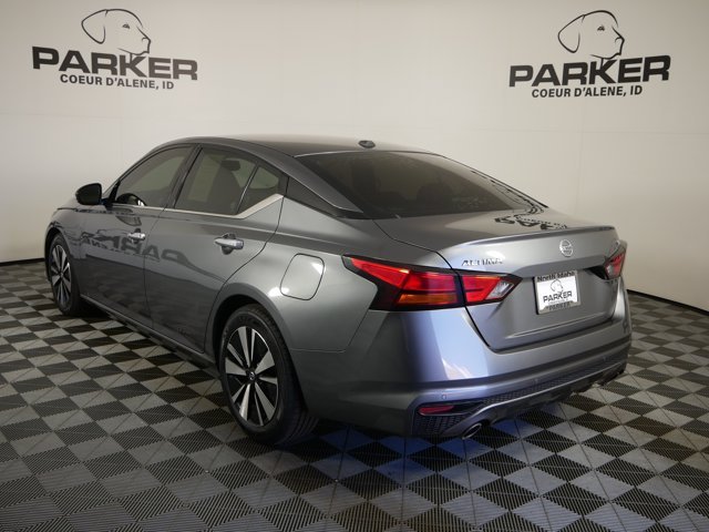 Used 2019 Gun Metallic Nissan SL image 7