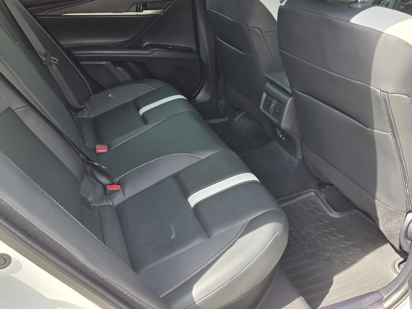 Used 2025 Ice Cap Toyota SE image 10