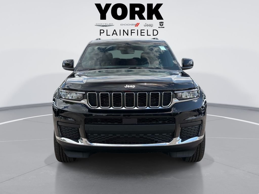 New 2026 Diamond Black Crystal Pearlcoat Jeep Laredo image 2