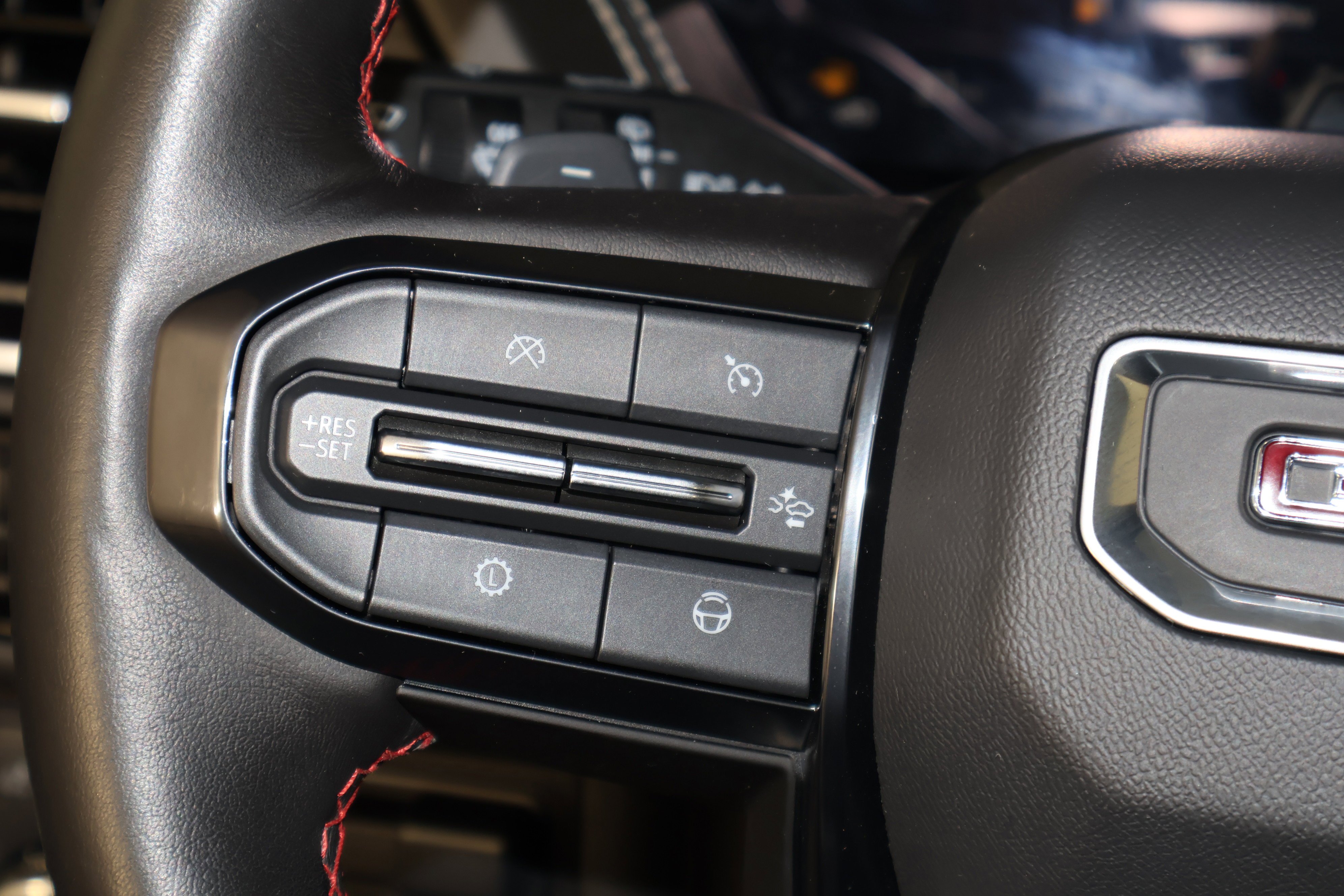 2025 GMC Yukon AT4 Ultimate - Photo 21