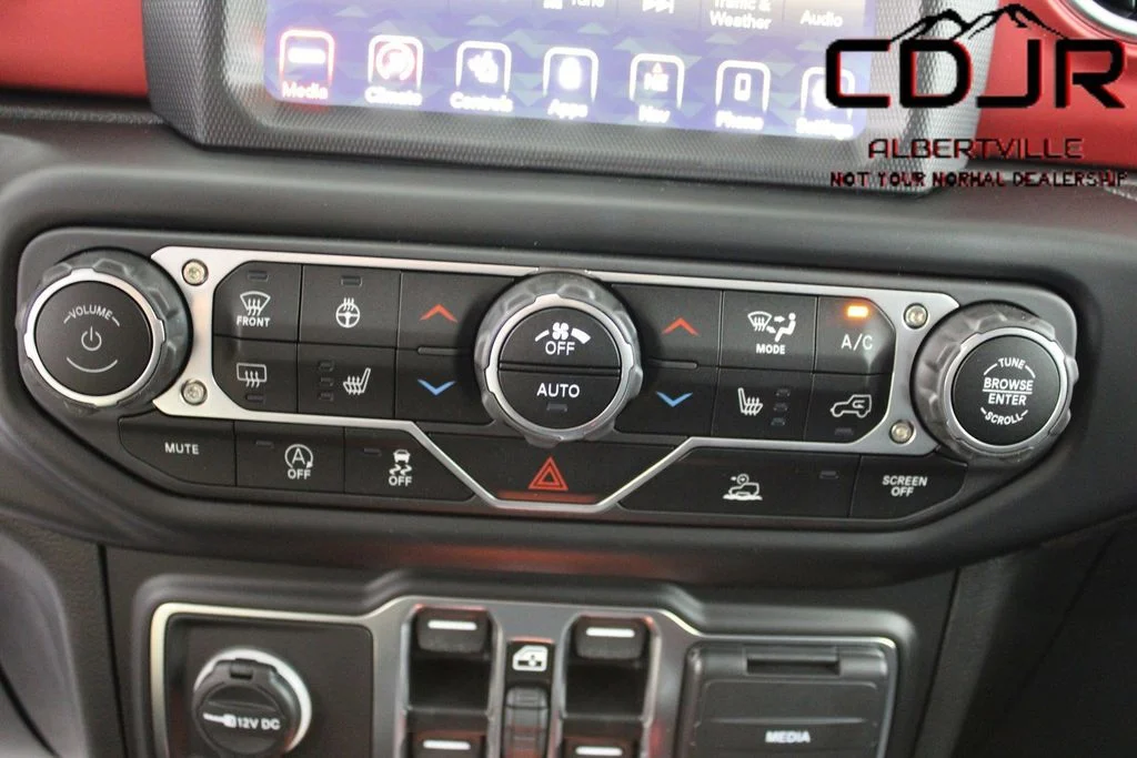 Used 2023 Silver Jeep Rubicon image 38
