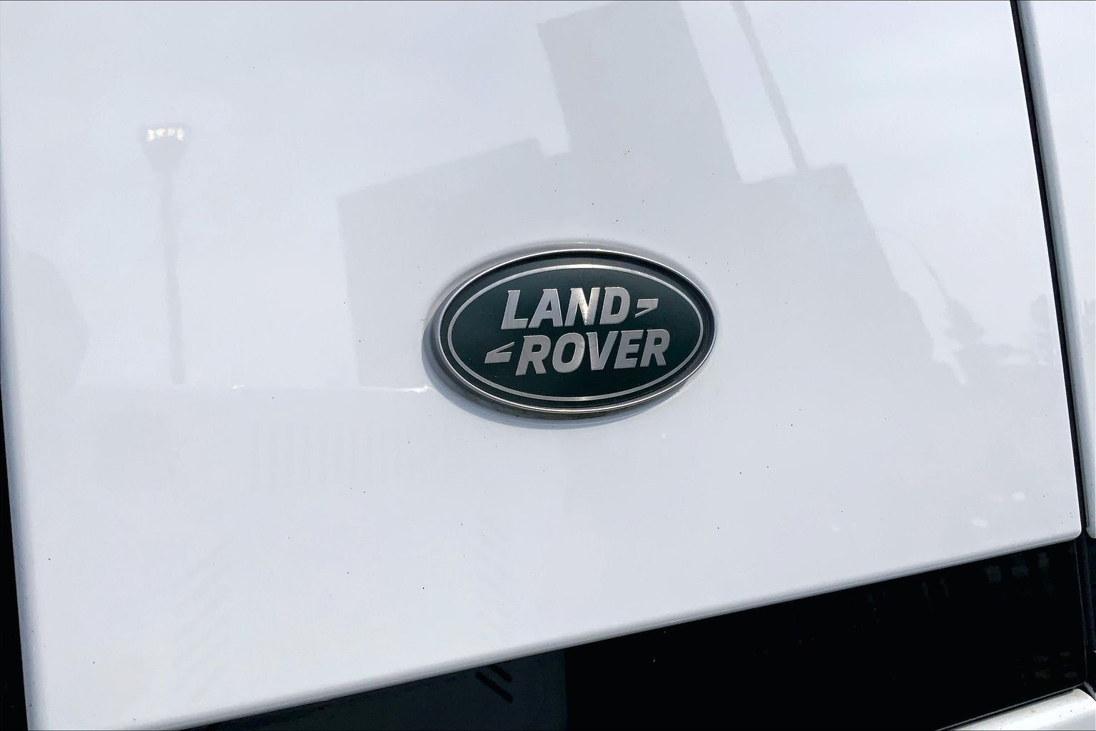 Used 2024 Fuji White Land Rover S image 31