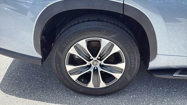 Used 2022 Moon Dust Toyota XLE image 12