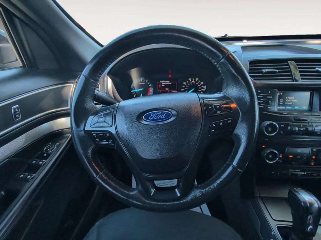Used 2017 Gray Ford XLT image 12