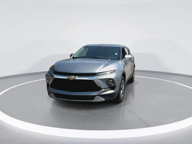 Used 2025 Gray Chevrolet LT image 3