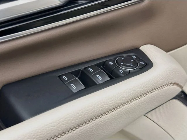 Used 2025 White GMC Denali image 19
