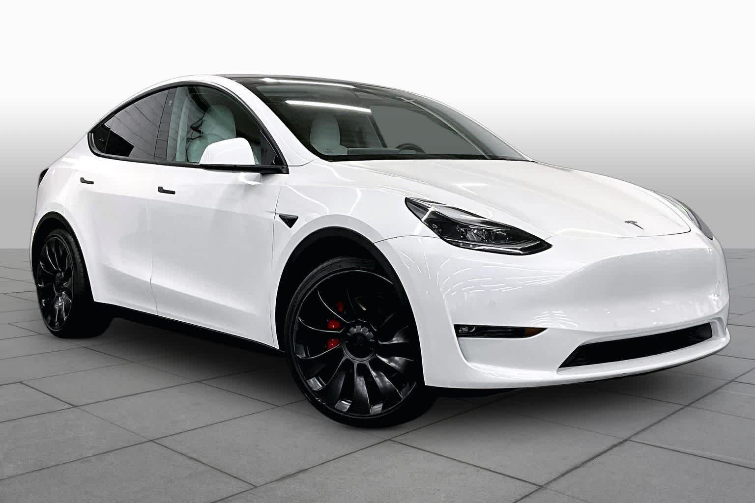 Used 2022 Tesla Model Y  with VIN 7SAYGDEF0NE343444 for sale in Tustin, CA