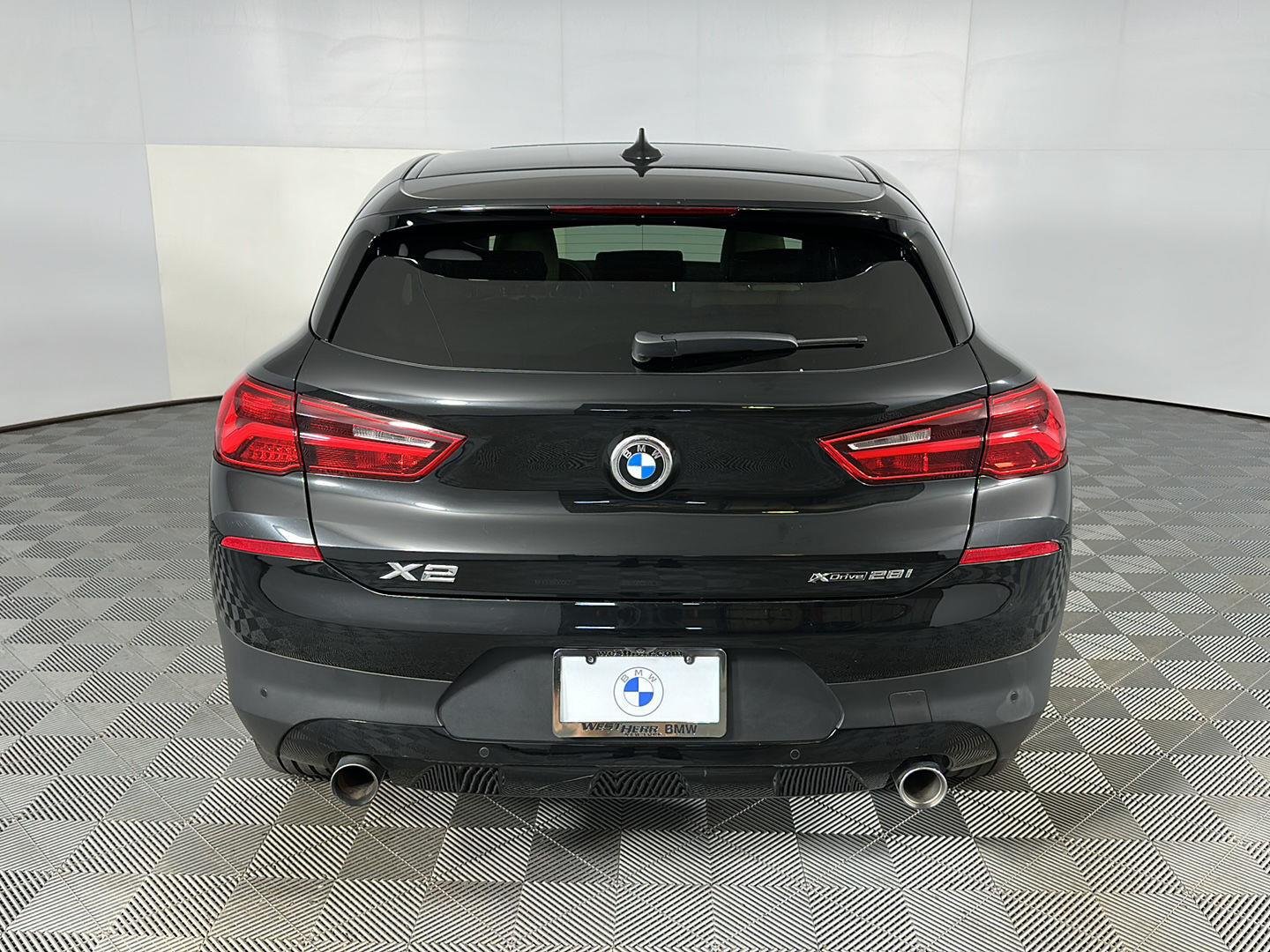 Used 2018 Black Sapphire Metallic BMW xDrive28i image 27