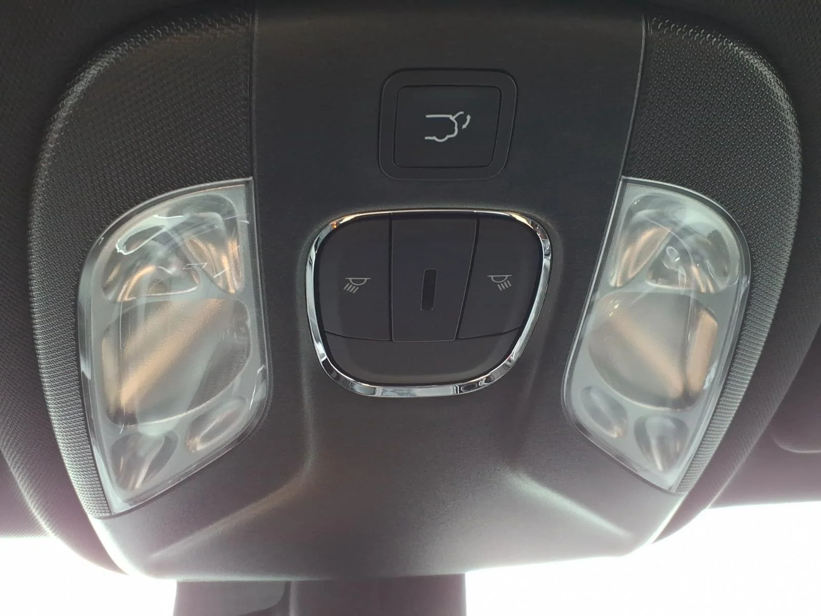 New 2026 Bright White Clearcoat Jeep Latitude Altitude image 10