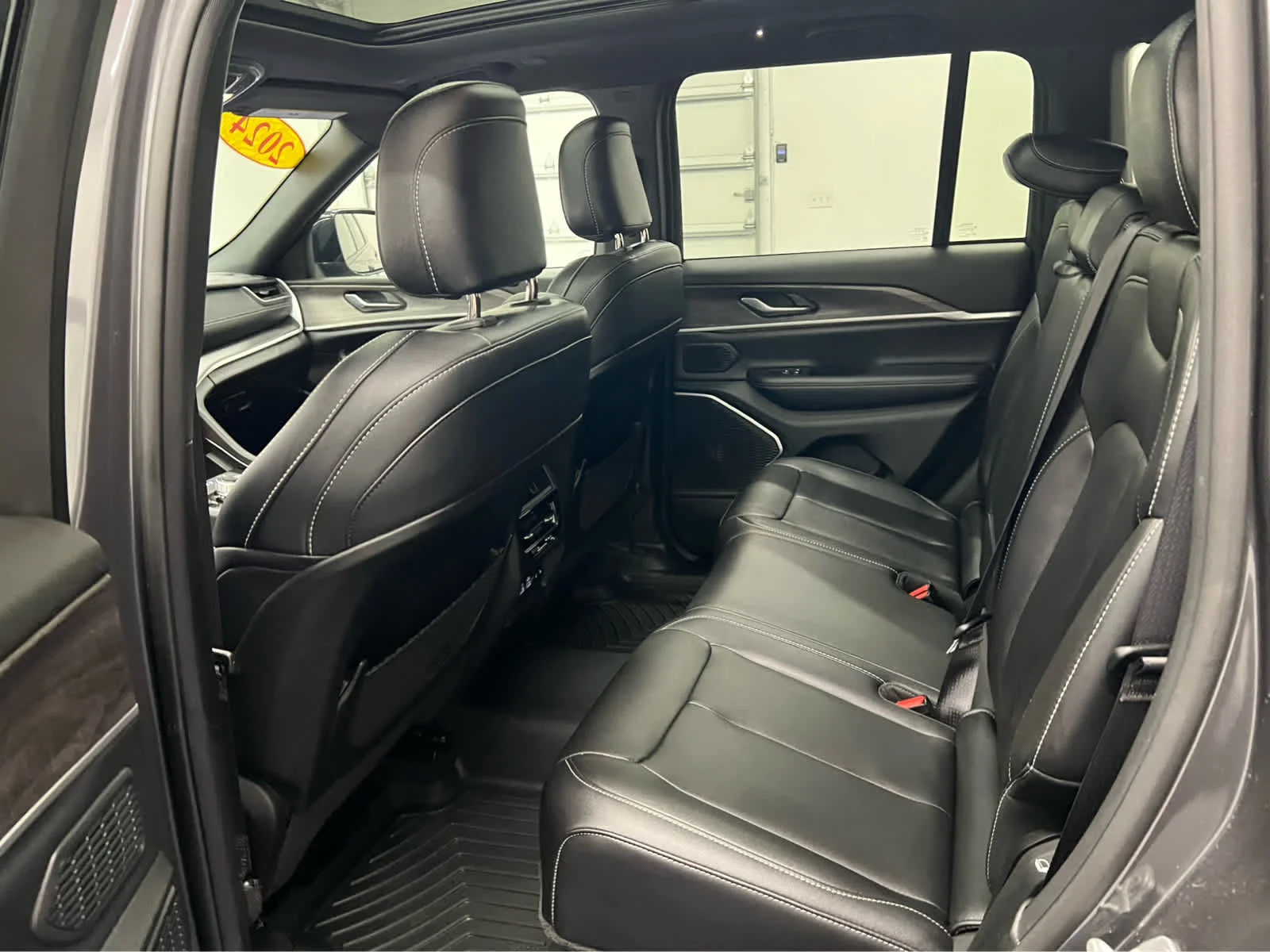 Used 2024 Baltic Gray Metallic Clearcoat Jeep  image 35