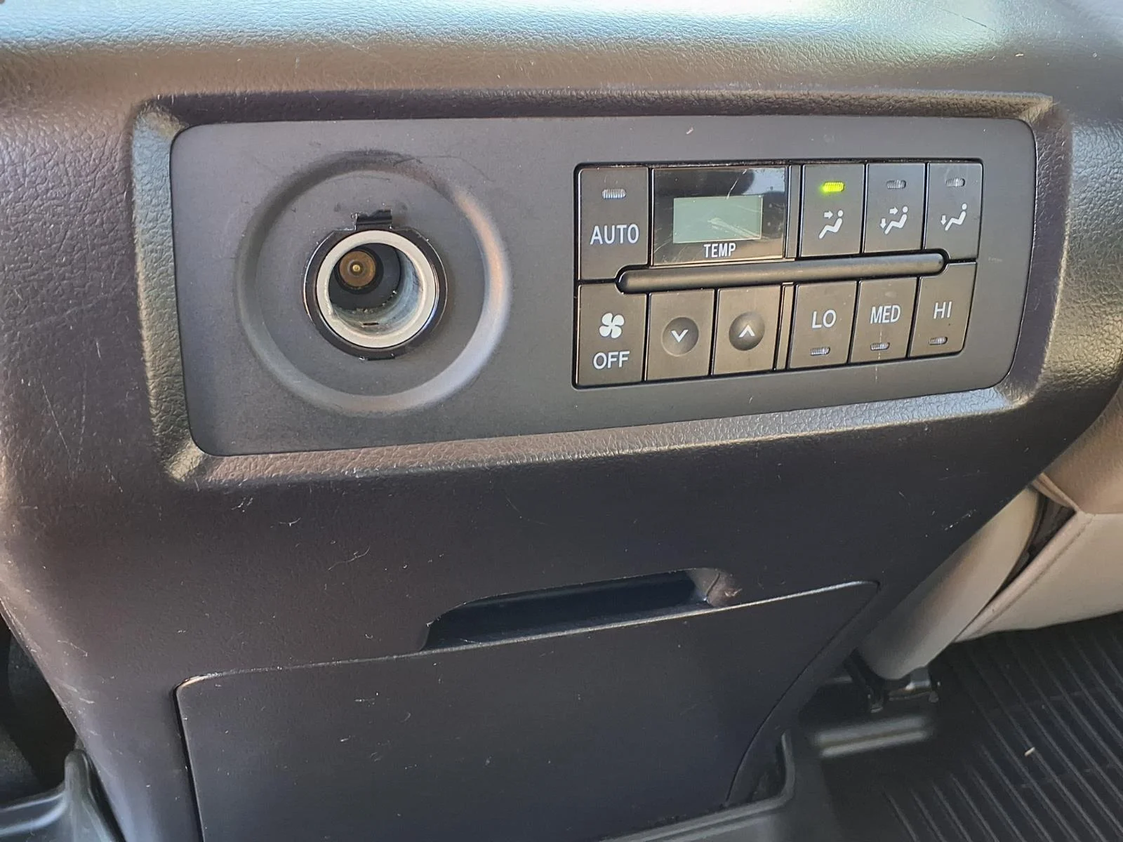 2016 Toyota Sequoia Limited - Photo 27